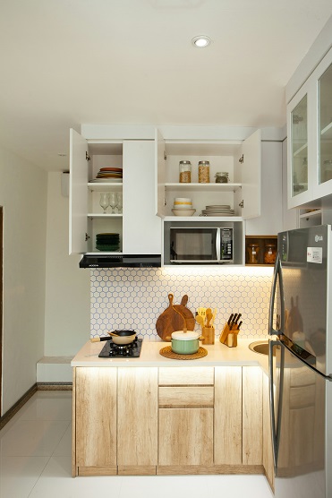 small kitchen organization